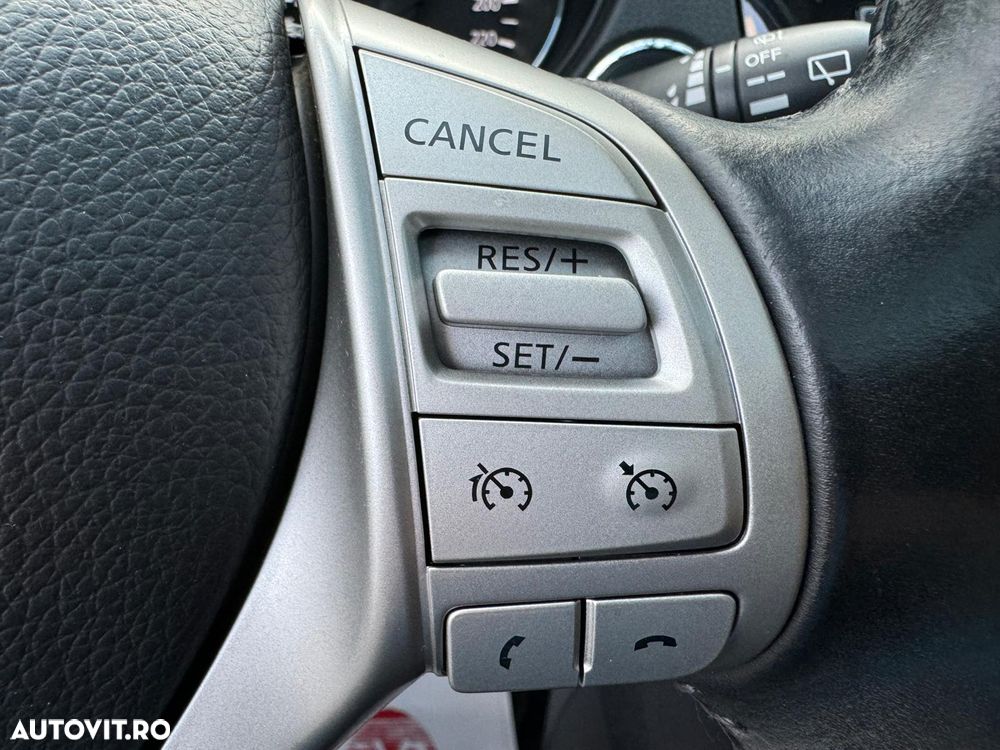 Nissan Qashqai 1.6 DCI Xtronic TEKNA - 24