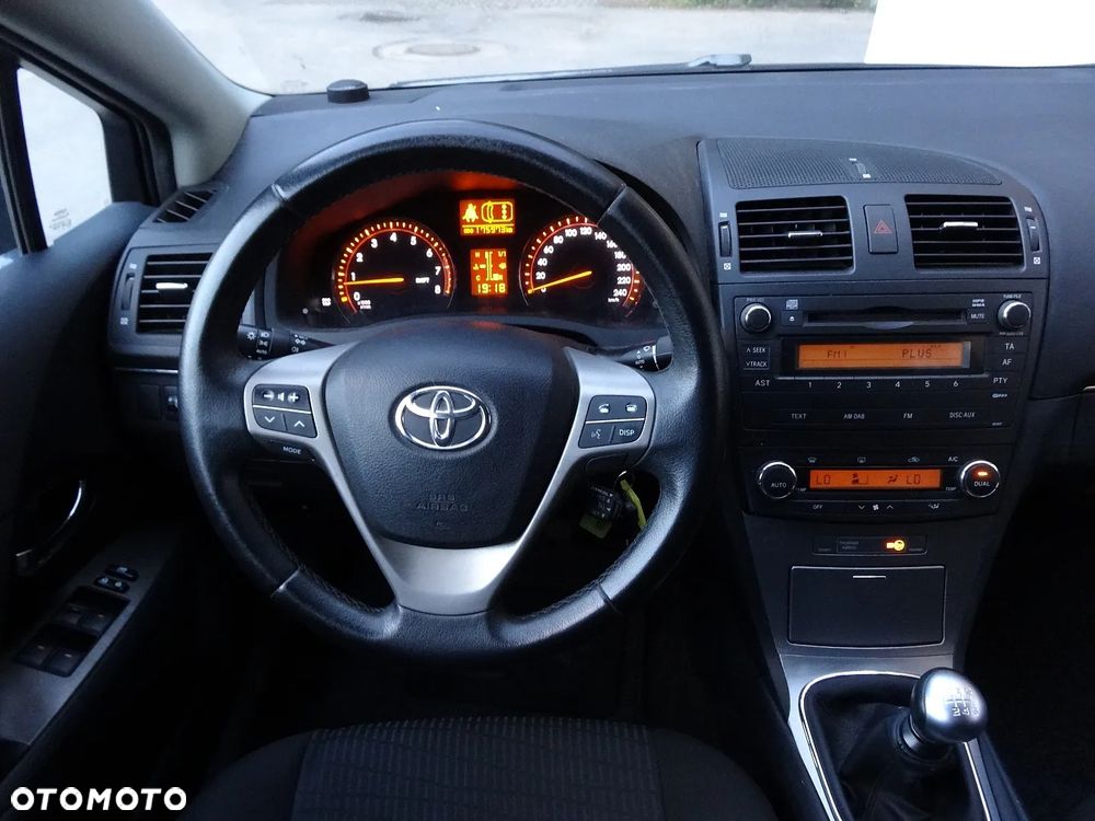Toyota Avensis 1.8 Sol - 18