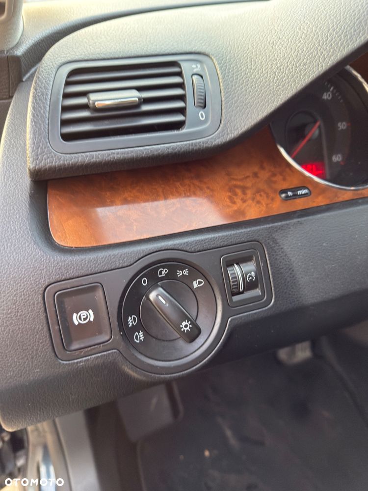 Volkswagen Passat Variant 2.0 TDI DPF Highline - 11