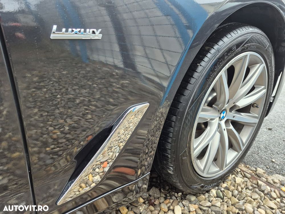 BMW Seria 5 520i Aut. Luxury Line - 28