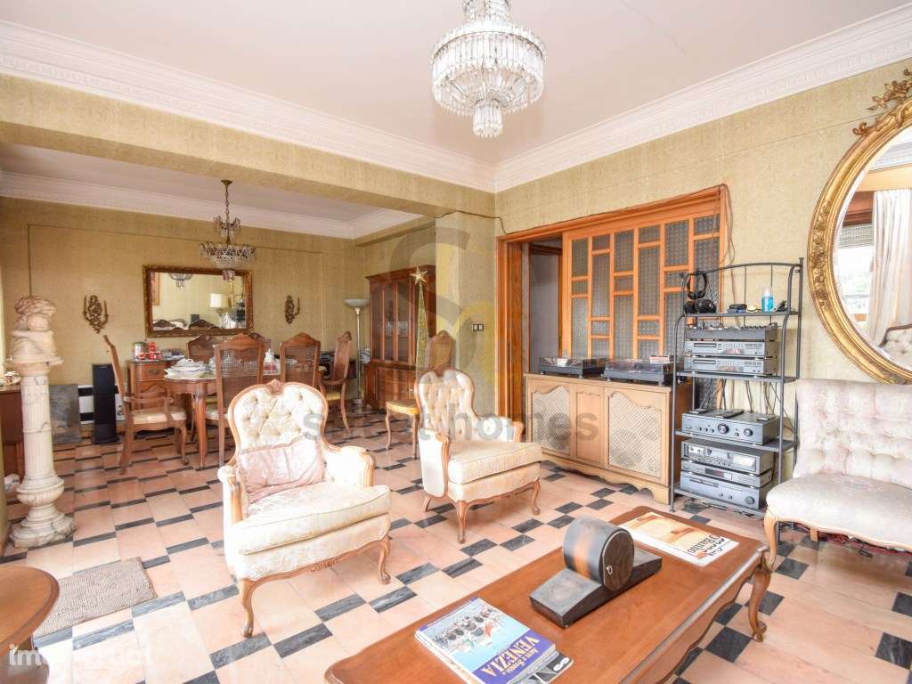 Apartamento T3 junto à Escola de Miraflores - Grande imagem: 2/26