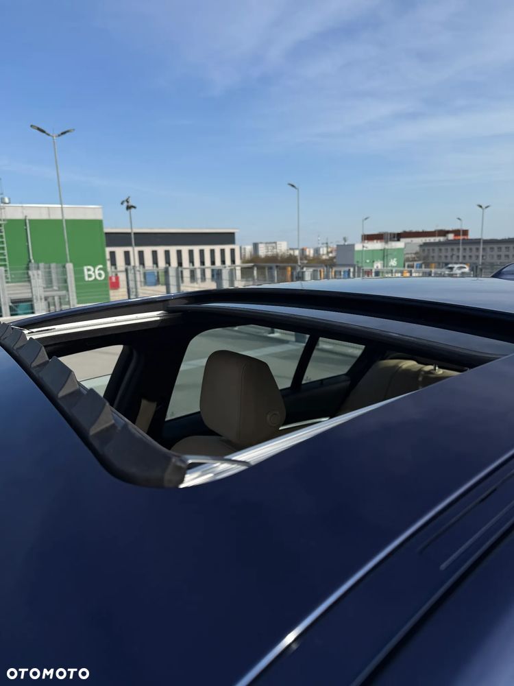 BMW Seria 3 330i - 12
