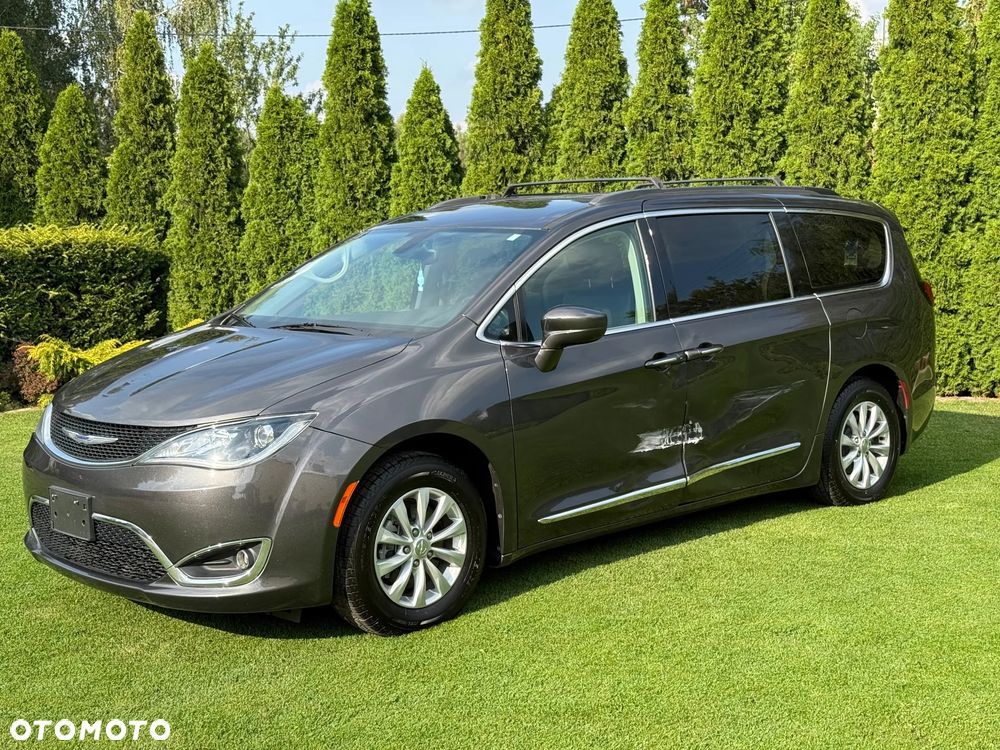 Chrysler Pacifica - 12