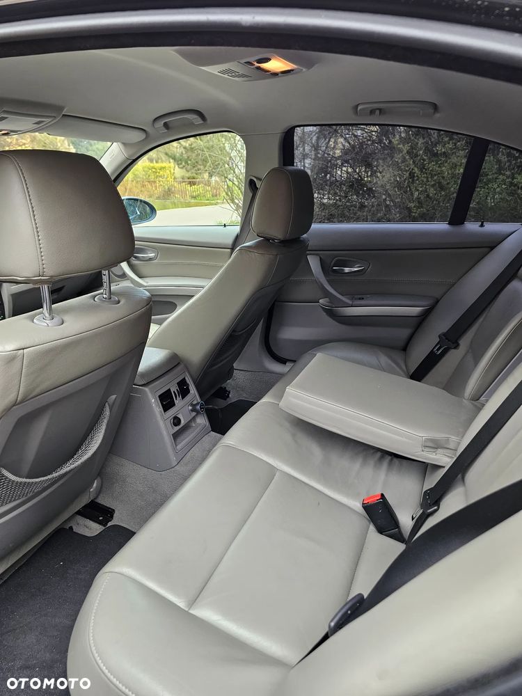 BMW Seria 3 330i - 4