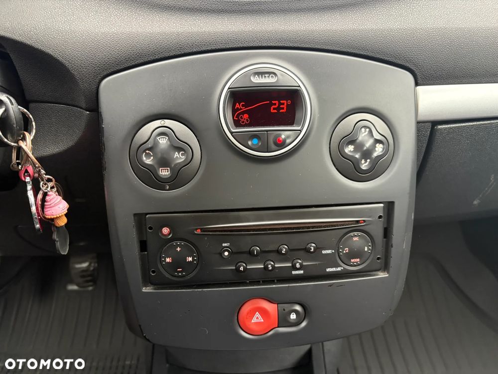 Renault Clio - 10
