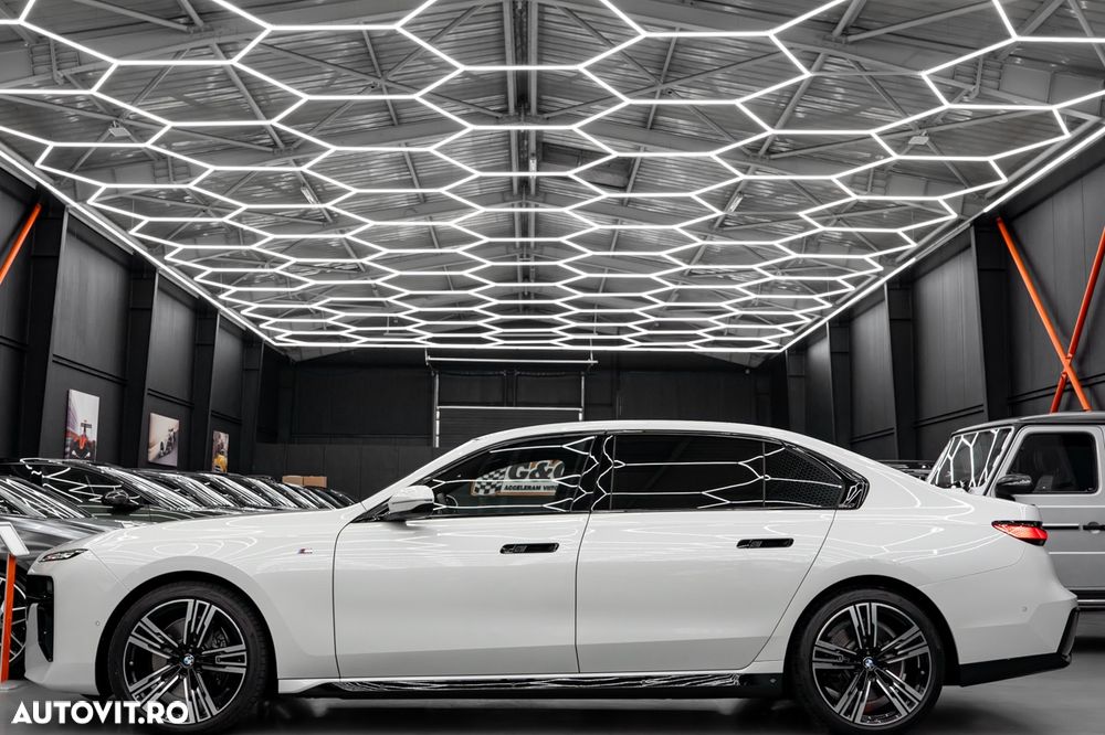 BMW Seria 7 740d xDrive MHEV - 29