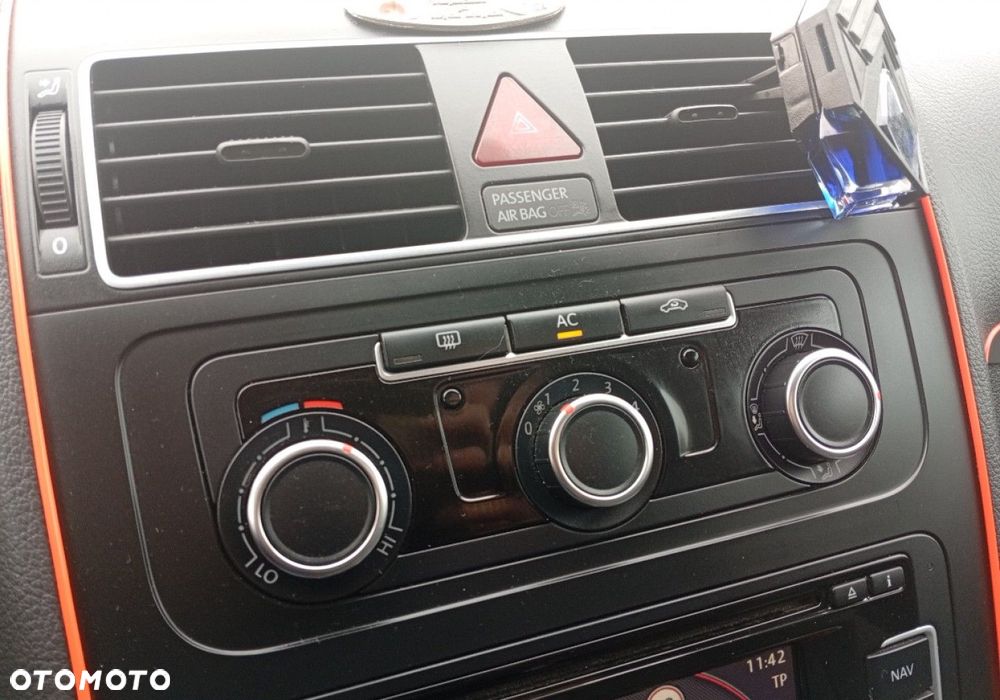 Volkswagen Touran - 28