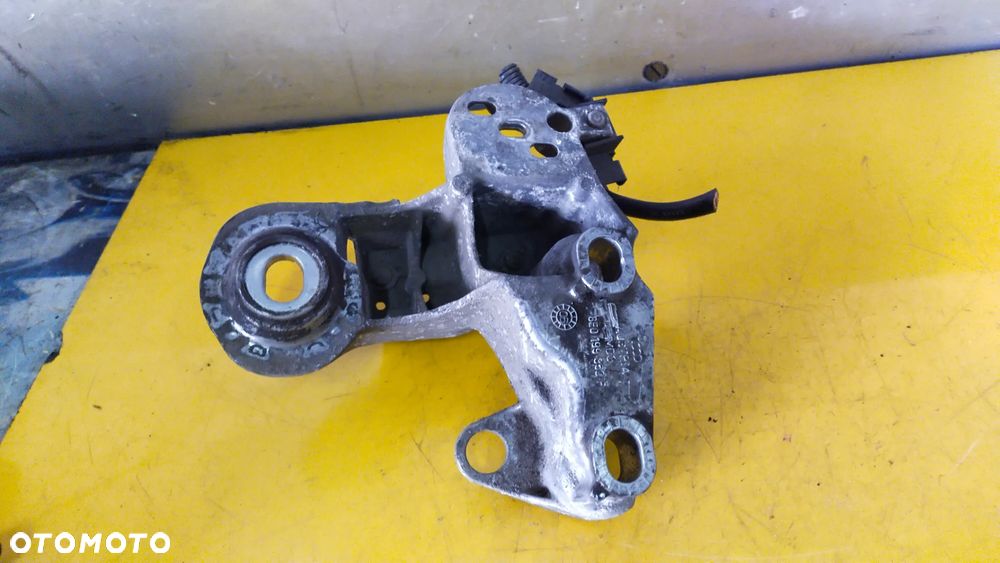 ŁAPA PRAWA SILNIKA AUDI A4 B6 8E0199352F - 3