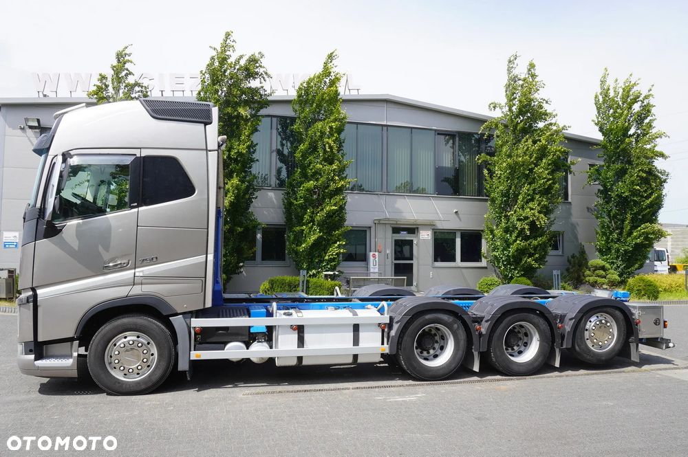 Volvo FH16 750 8x4x4 / 750 KM! / Rama do zabudowy / 4. oś skrętna i podnoszona - 3