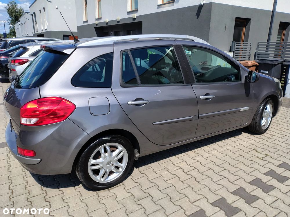 Renault Clio - 25