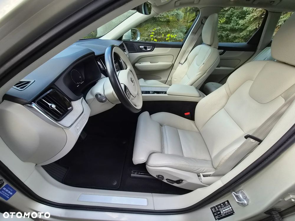 Volvo XC 60 B4 D AWD Essential - 35