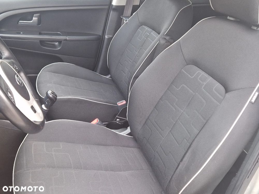 Kia Venga - 26