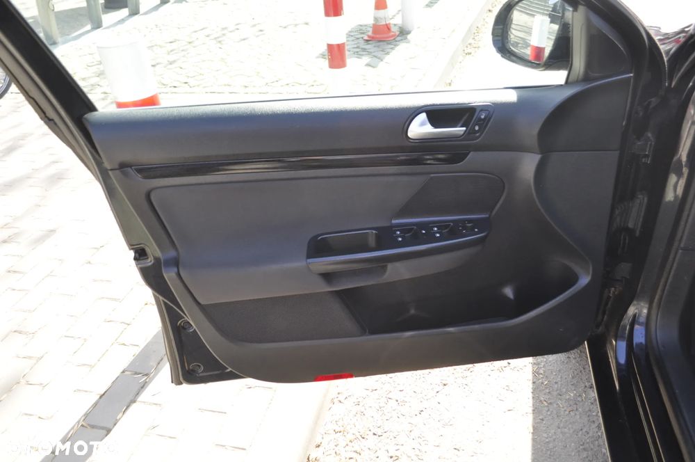 Volkswagen Golf - 8