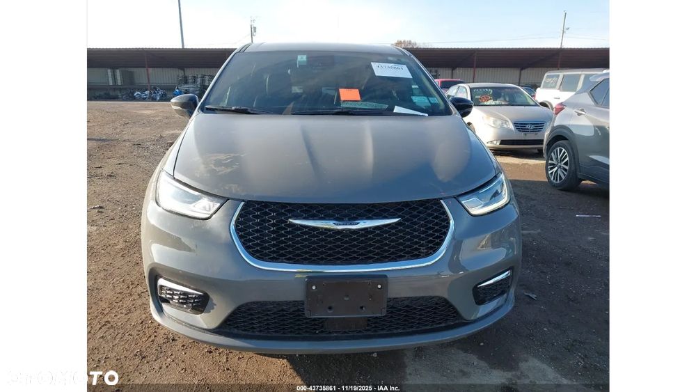 Chrysler Pacifica - 2