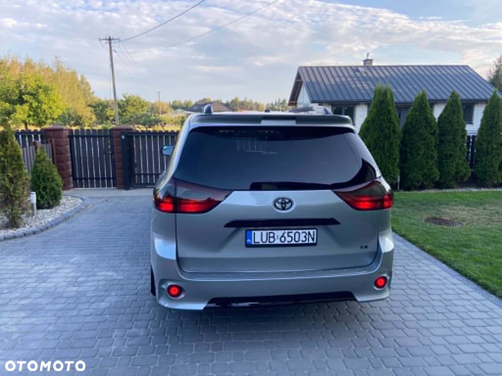 Toyota Sienna 3.5 V6 SE - 6