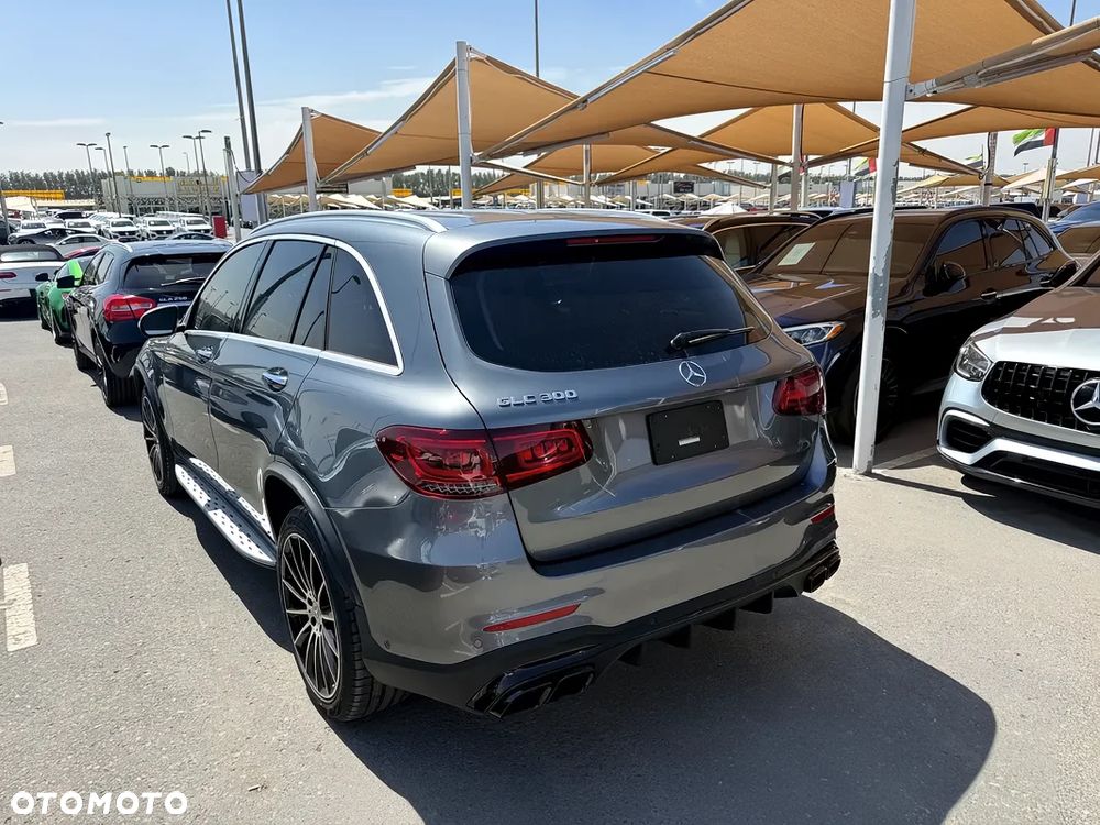 Mercedes-Benz GLC 300 4Matic 9G-TRONIC AMG Line - 2