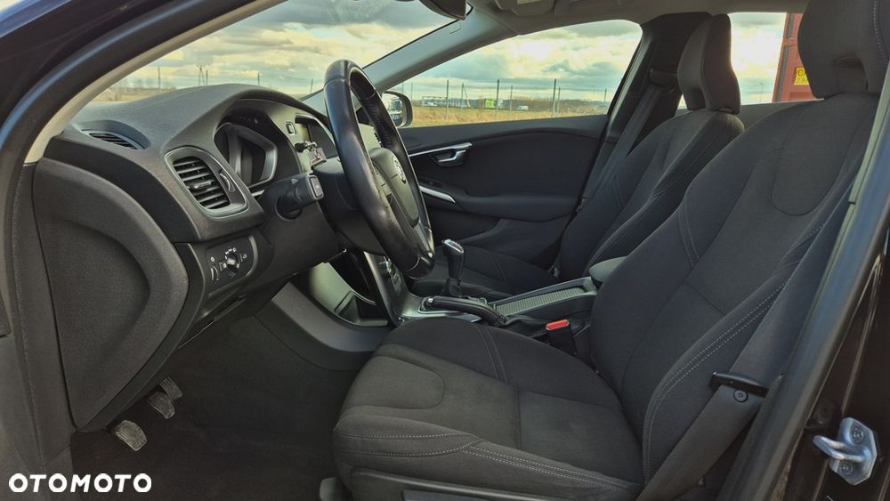 Volvo V40 T3 Momentum - 16