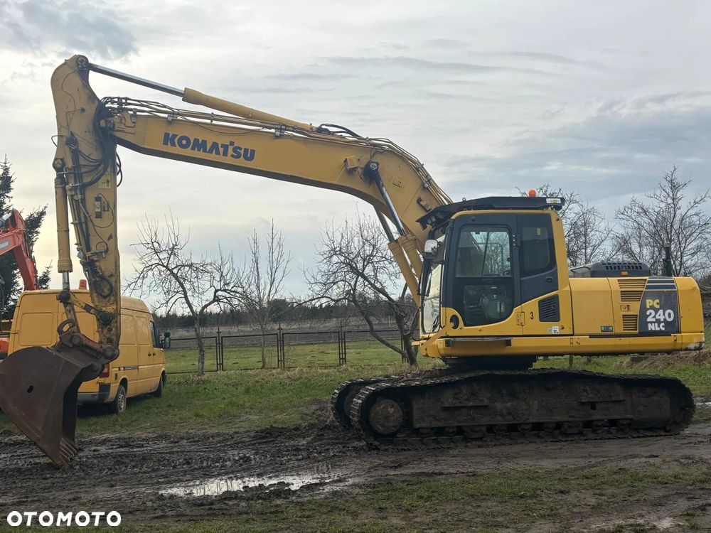 Komatsu PC240 - 6
