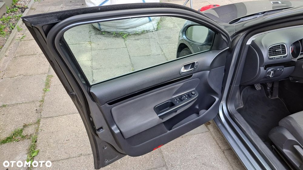 Volkswagen Golf VI 1.6 TDI Comfortline - 19