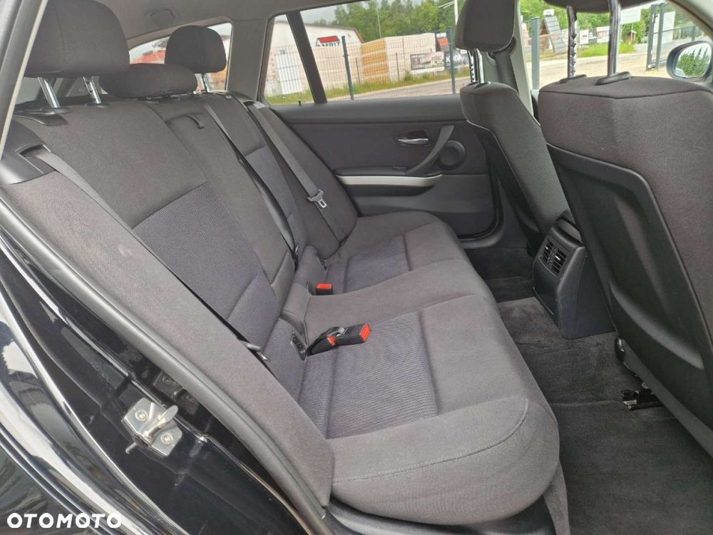 BMW Seria 3 318d Touring - 16
