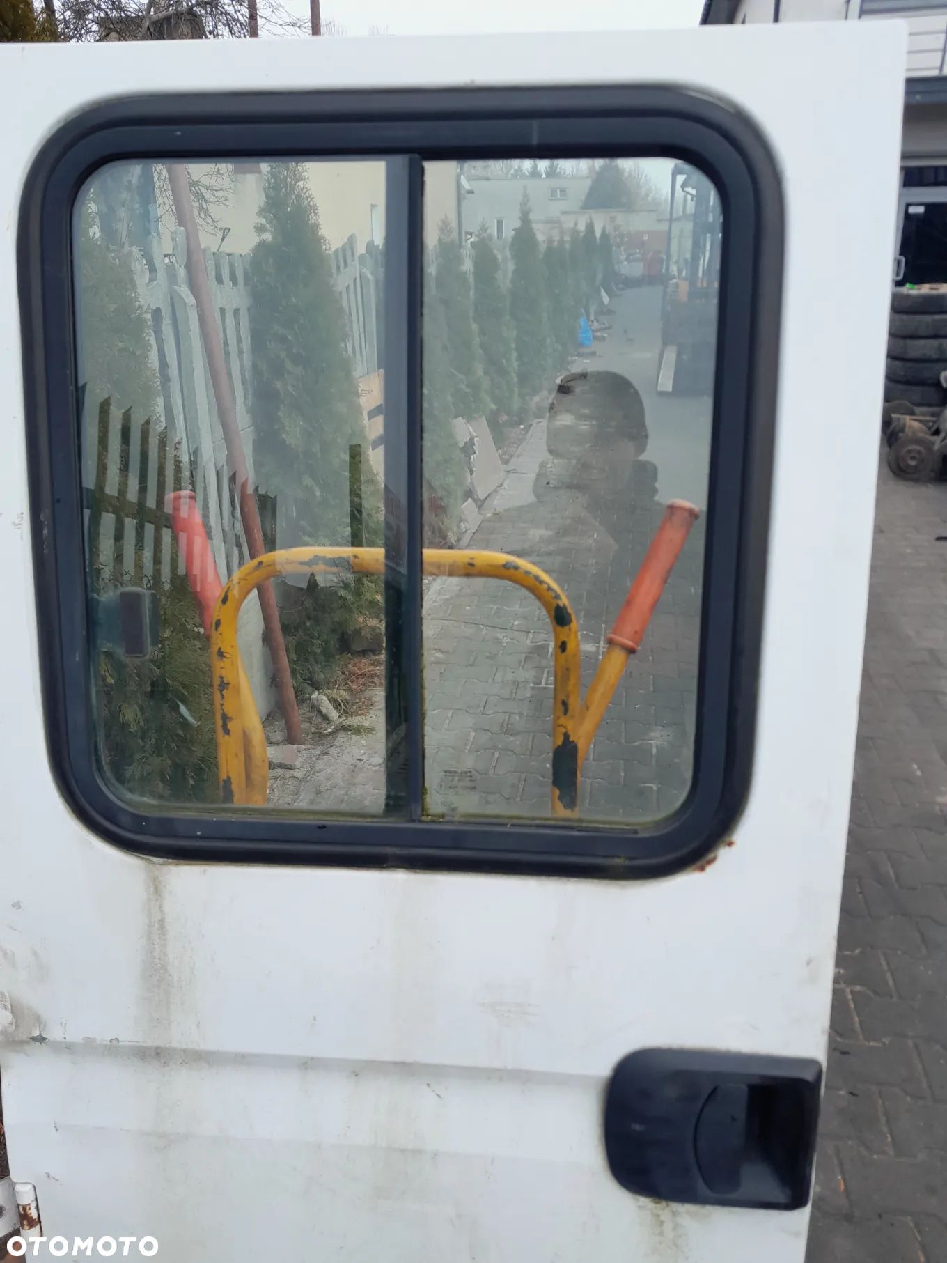 Szyba przesuwna lewa dubel kabina Iveco Daily 04r - 1