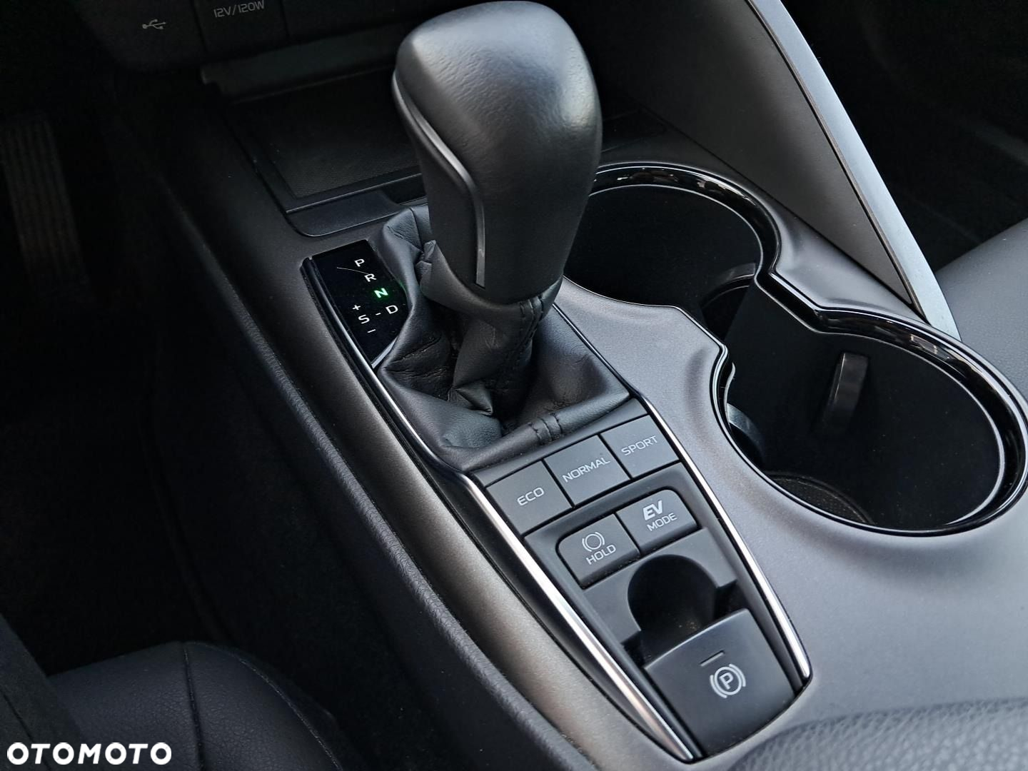 Toyota Camry - 24