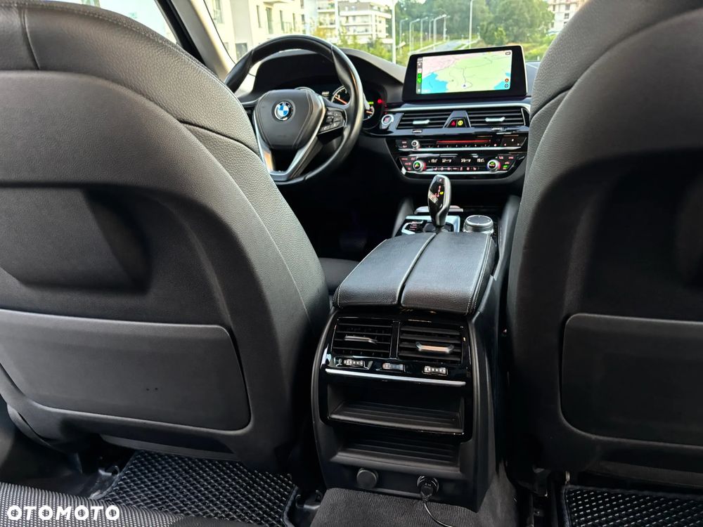 BMW Seria 5 520d xDrive Sport Line - 10