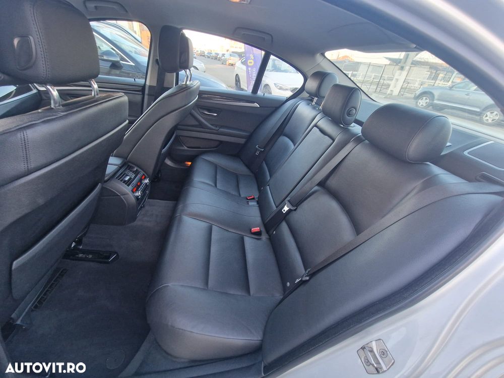 BMW Seria 5 525d xDrive AT - 14