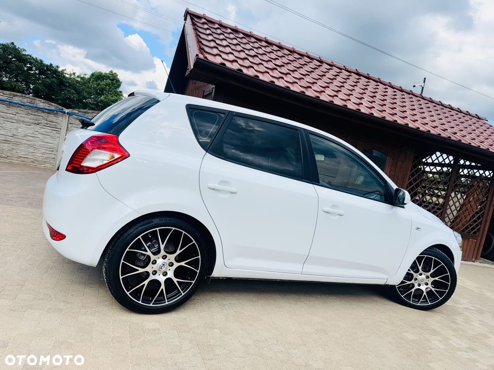 Kia Ceed 1.4 CVVT Dream-Team Edition - 4