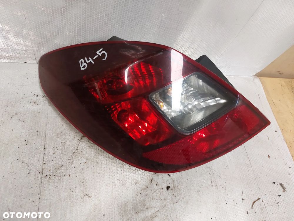.  LAMPA TYL TYLNA LEWA OPEL CORSA D !5D!!CIEMNA! - 2