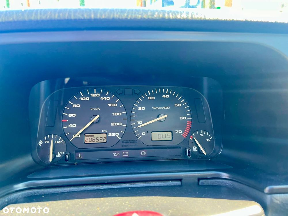 Volkswagen Golf 1.6 CL - 24