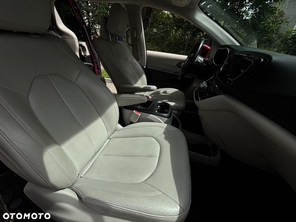 Chrysler Pacifica - 26