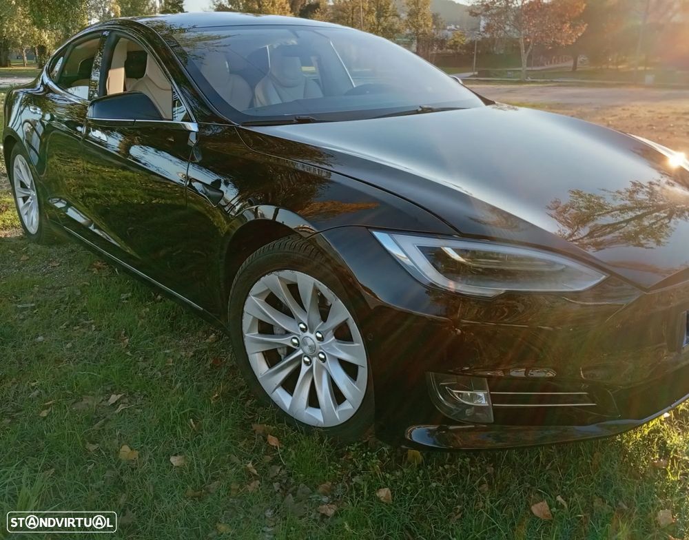 Tesla Model S - 34