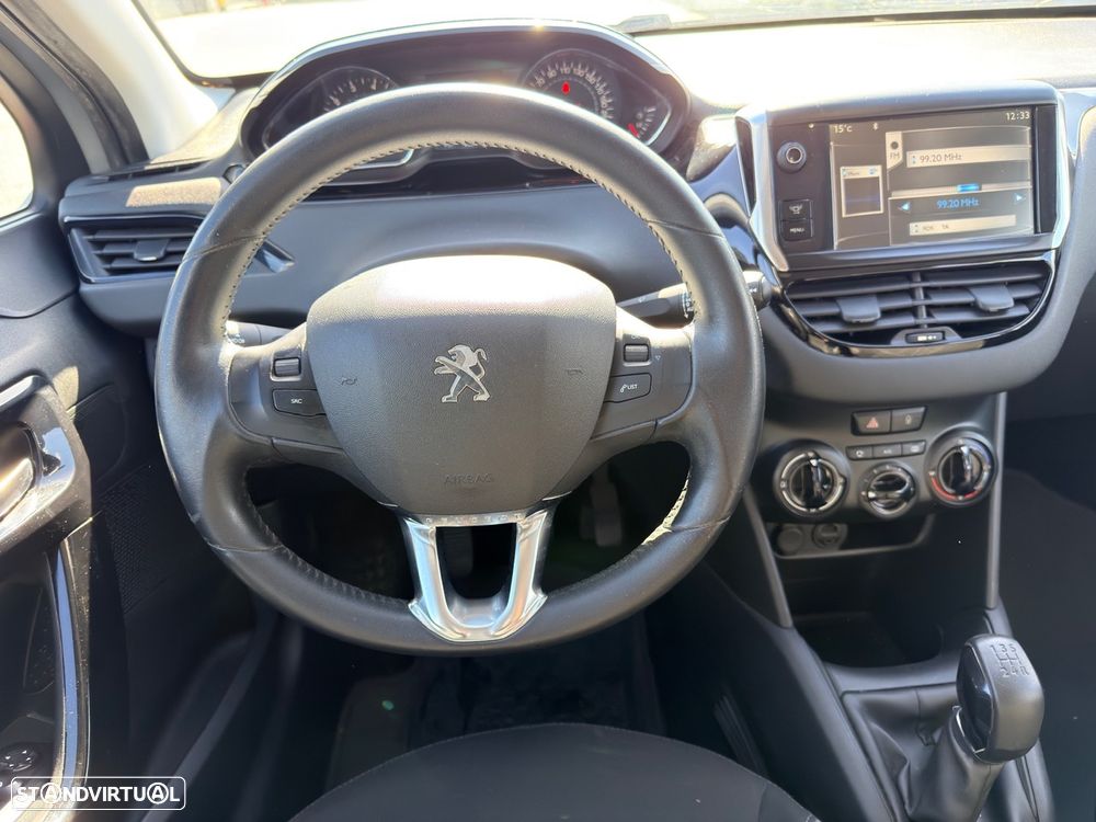 Peugeot 208 1.2 PureTech Allure - 18