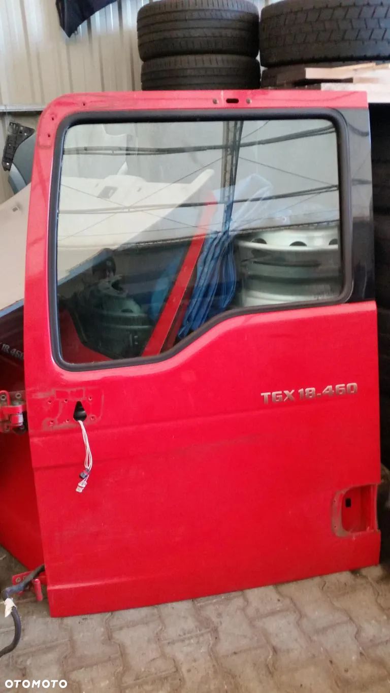 DRZWI LEWE MAN TGX 2019 LIFT RAL 3002 - 1