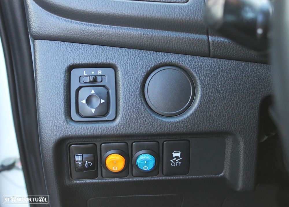 Mitsubishi L200 2.3 DI-D CD Invite 4WD - 28