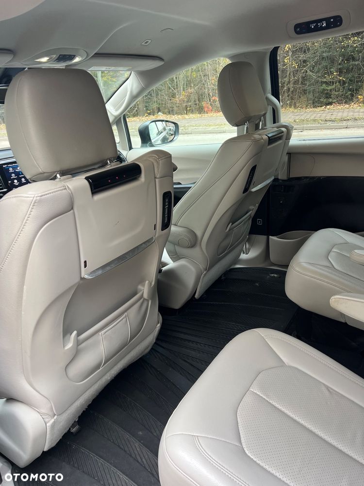 Chrysler Pacifica - 8