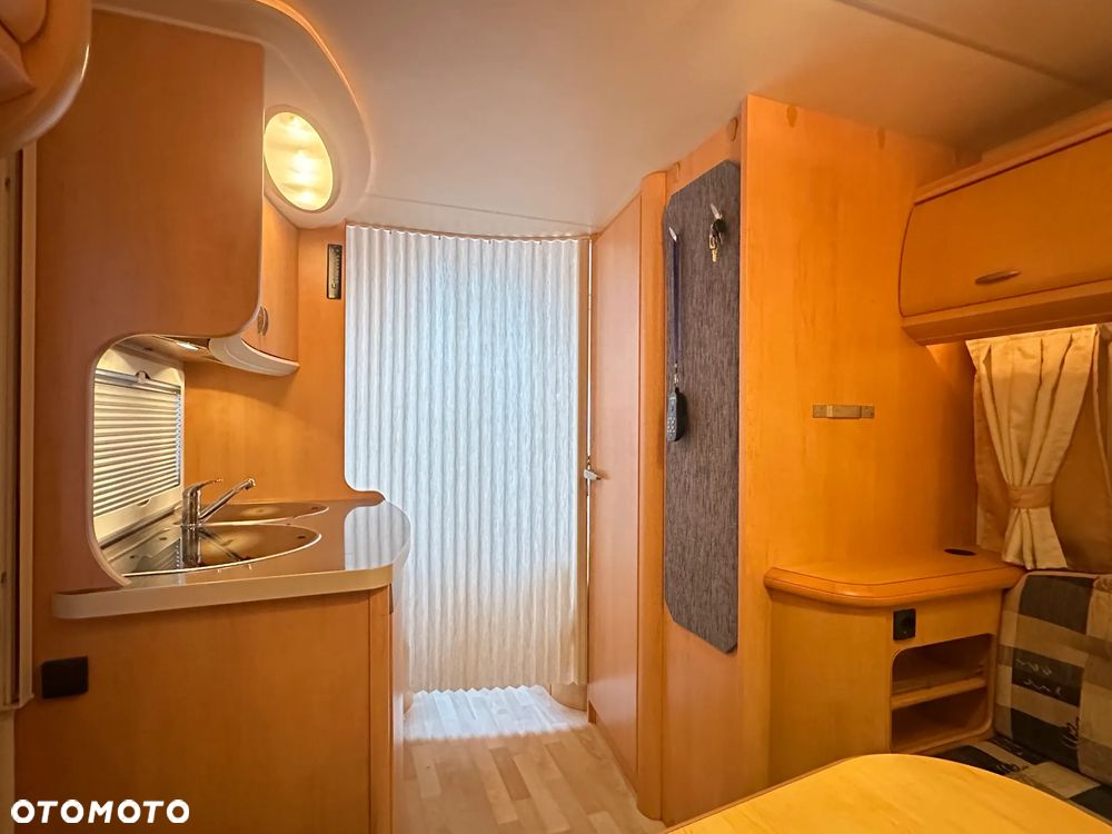 Hobby 460 UL z przedsionkiem Isabella i napędem. DMC 1400 KG !!! - 13