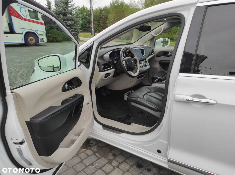 Chrysler Pacifica - 13