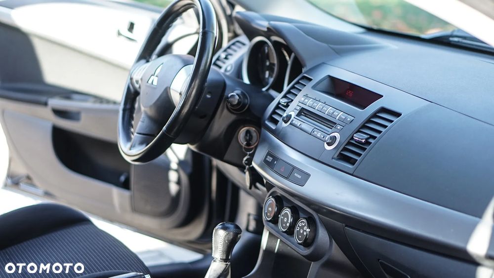 Mitsubishi Lancer 1.5 - 18