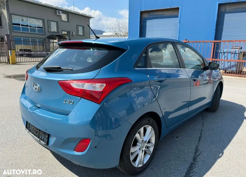 Hyundai i30 1.6 CRDI Automatik Style - 4