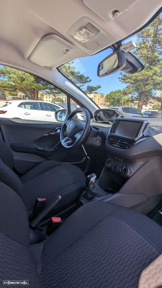 Peugeot 208 1.2 PureTech Signature - 6