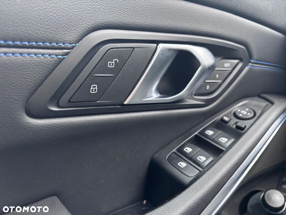 BMW Seria 3 320i xDrive M Sport sport - 6