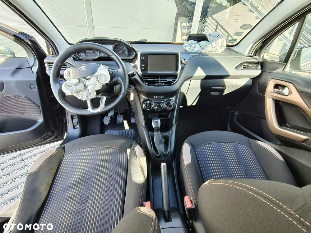 Peugeot 208 - 12