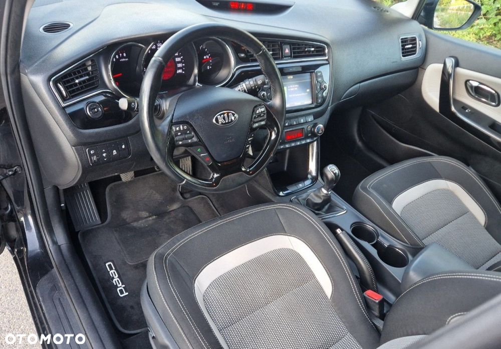 Kia Ceed 1.6 GDI Fifa World Cup Edition - 19