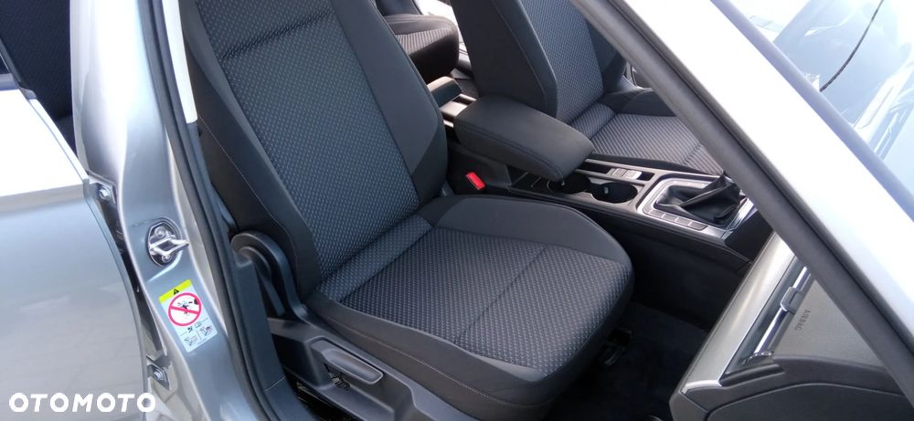 Volkswagen Passat - 17