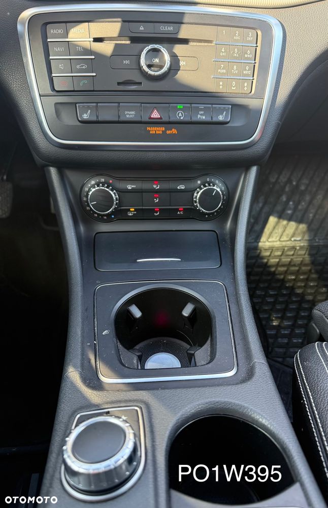 Mercedes-Benz GLA 200 7G-DCT Urban - 17