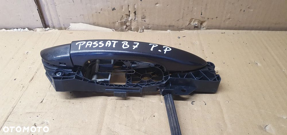 Klamka prawy przód przednia prawa mocowanie VW Passat B7 3C0837886J - 3