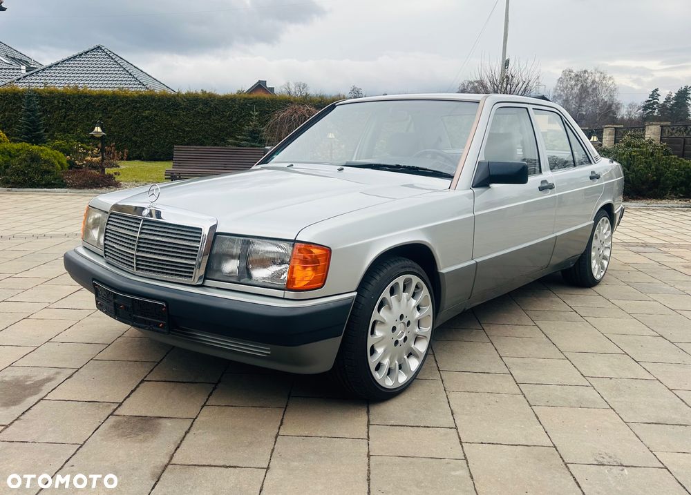 Mercedes-Benz W201 (190) - 2
