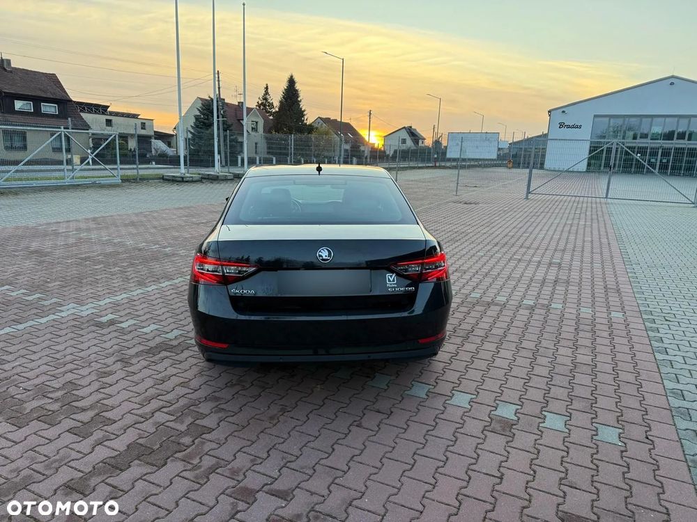 Skoda Superb 2.0 TDI L&K DSG - 7